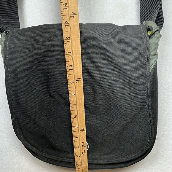 Crumpler Wee Bee (Medium) Messenger Tablet Bag Black Canvas Green Interior - Picture 4 of 12